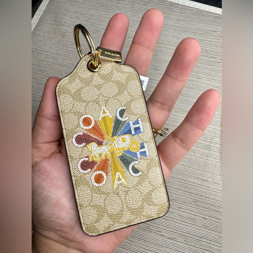 Coach NWT Rainbow Carriage Lg Hangtag Bag Charm - Luggage Tag w/ Gold Key Chain - Picture 3 of 8